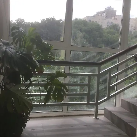 Uiutnaia Studio V Kieve Appartement *